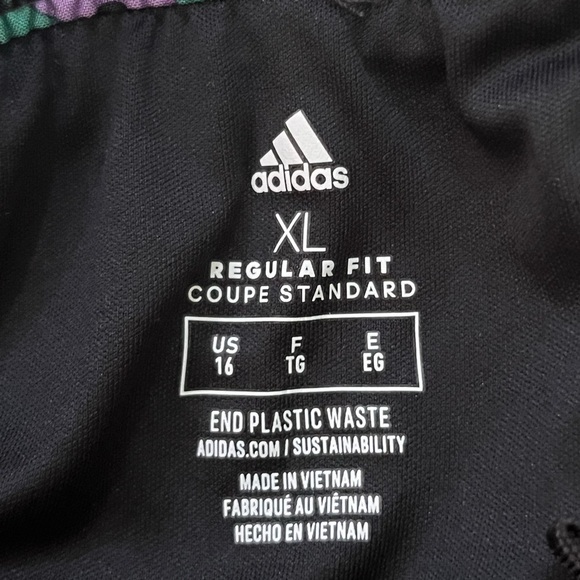 Adidas Shorts Youth XL - Picture 4 of 4